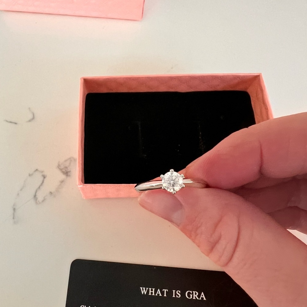 Stunning Silver Ring with Clear Gemstone